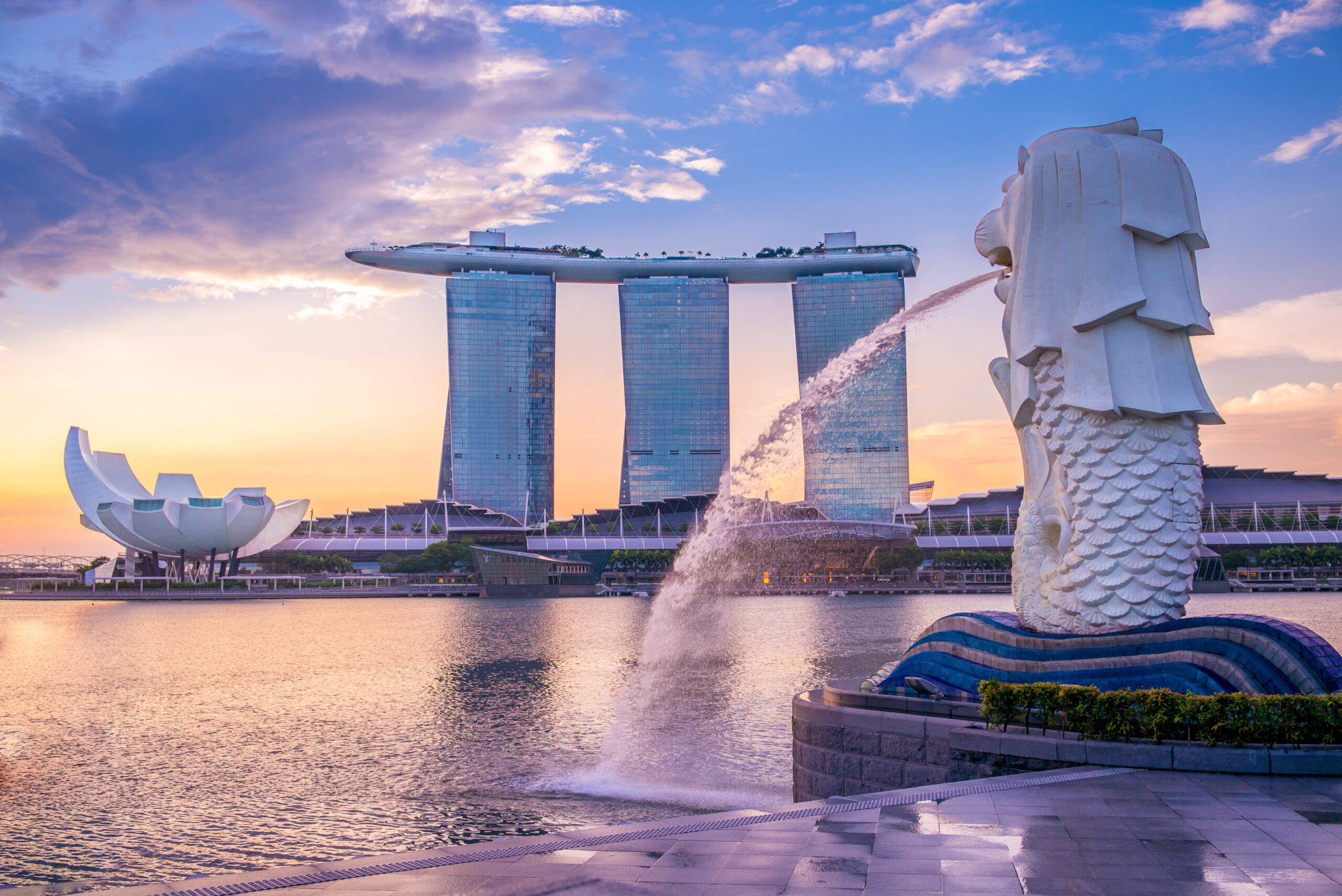 silhouette of Merlion Statue